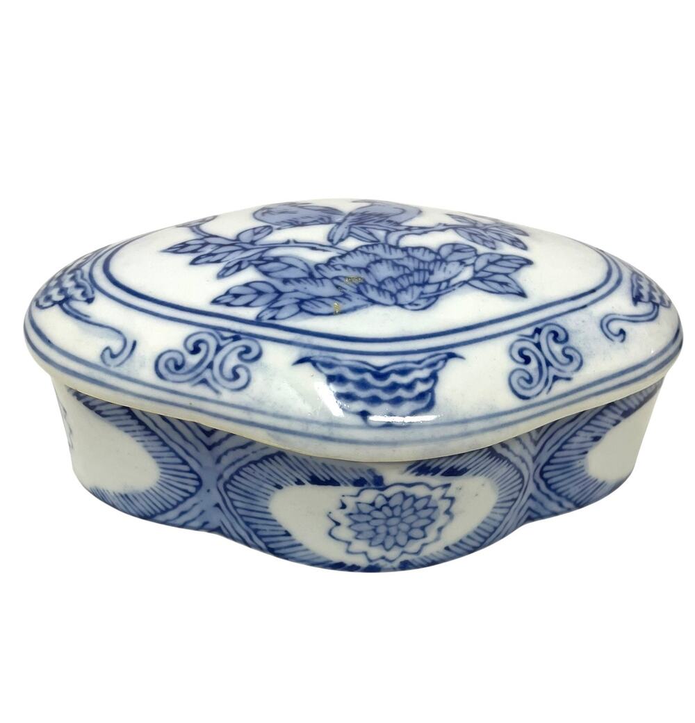 Vintage Asian Chinoiserie Oval Scalloped Porcelain Trinket Box Birds Floral